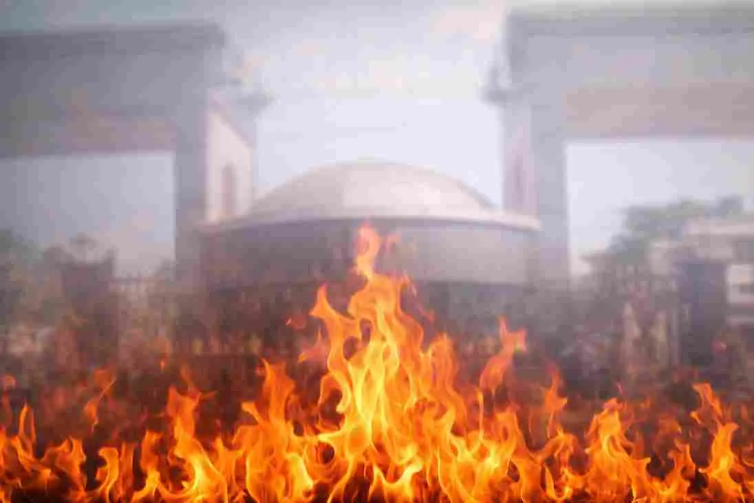 Major Fire at SCB Medical College, Cuttack: 8 Patients Dead During Evacuation