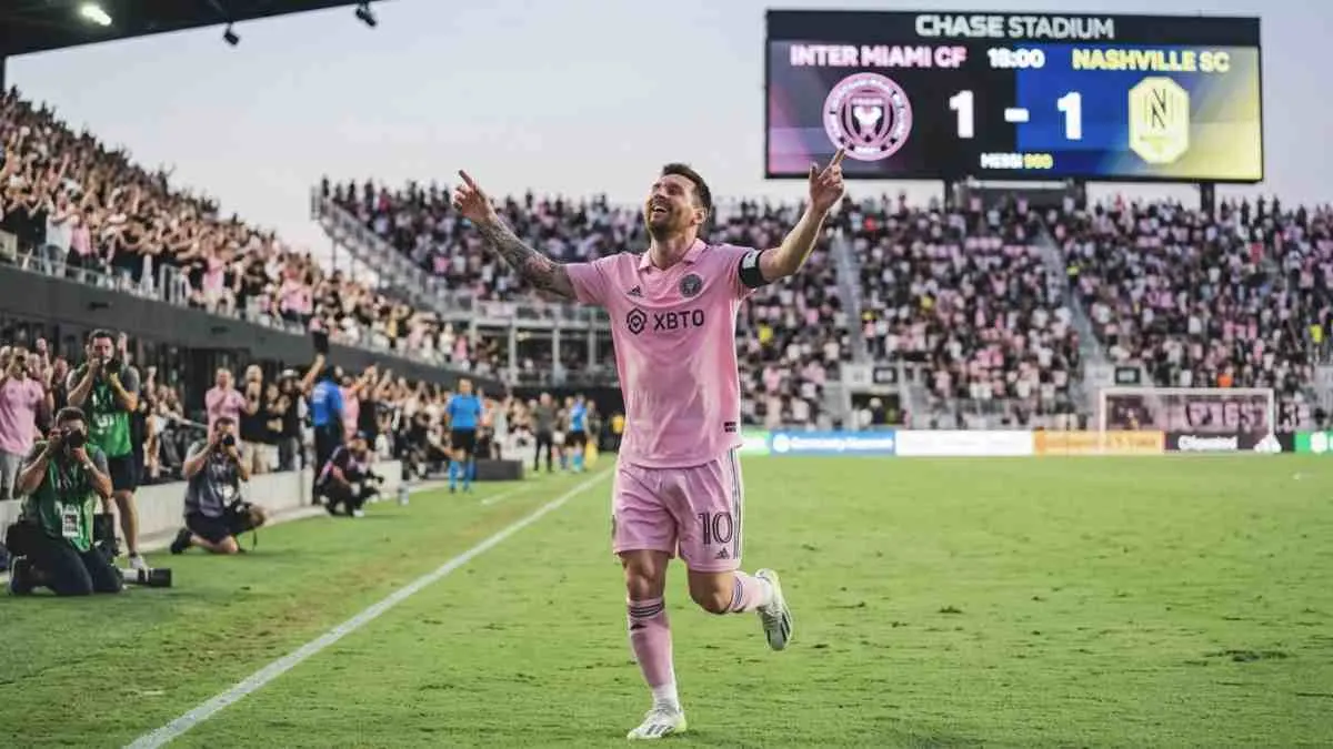 Messi Hits 900 Goals, Joins Ronaldo in Elite Club